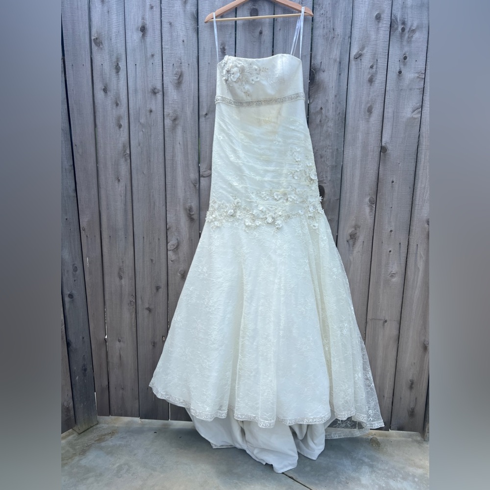 Oleg Cassini Ivory Wedding Dress NWT size 14 Beautiful beaded dress!!